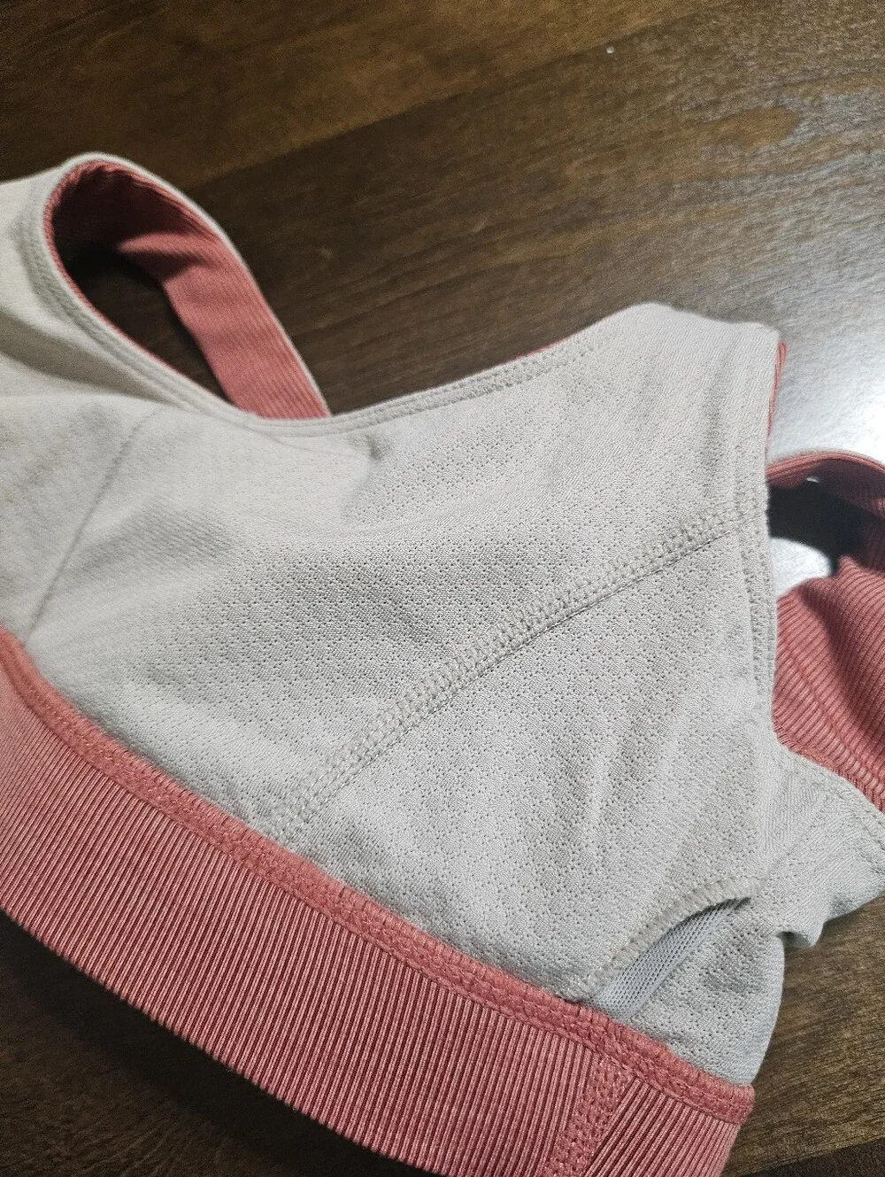 Vuori Ribbed Sports Bra VW1002 Rust Red Small Stretchy Minimalist Activewear